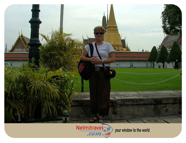 Dress code for visiting temples in Thailand; What to wear in Thailand; Dress code for women;
